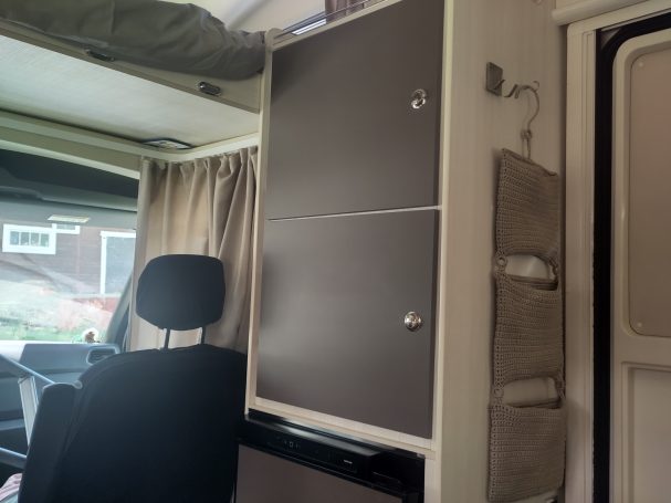 Stauraum und Kühlschrank